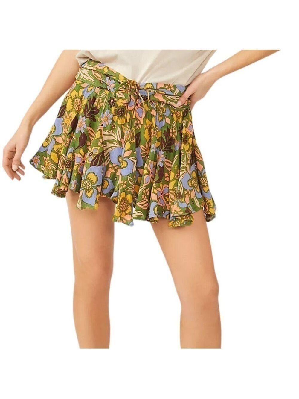 Free People Ellie Mini Floral Skort NWT Size Medium.  (S053)